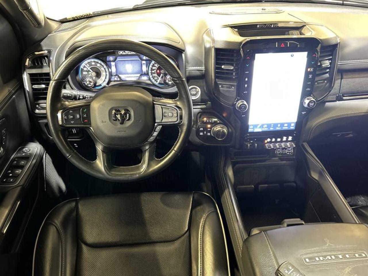 2022 RAM 1500 Limited Crew Cab 6'4 Box 4x4 | Low KMS| Accident Free | Panoramic Roof Photo