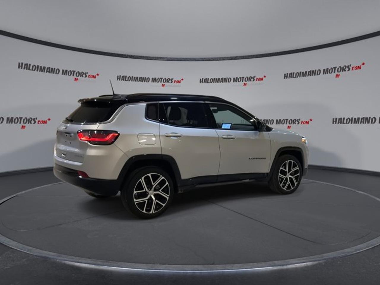 2024 Jeep Compass Limited 4x4 | Leather Seats Photo