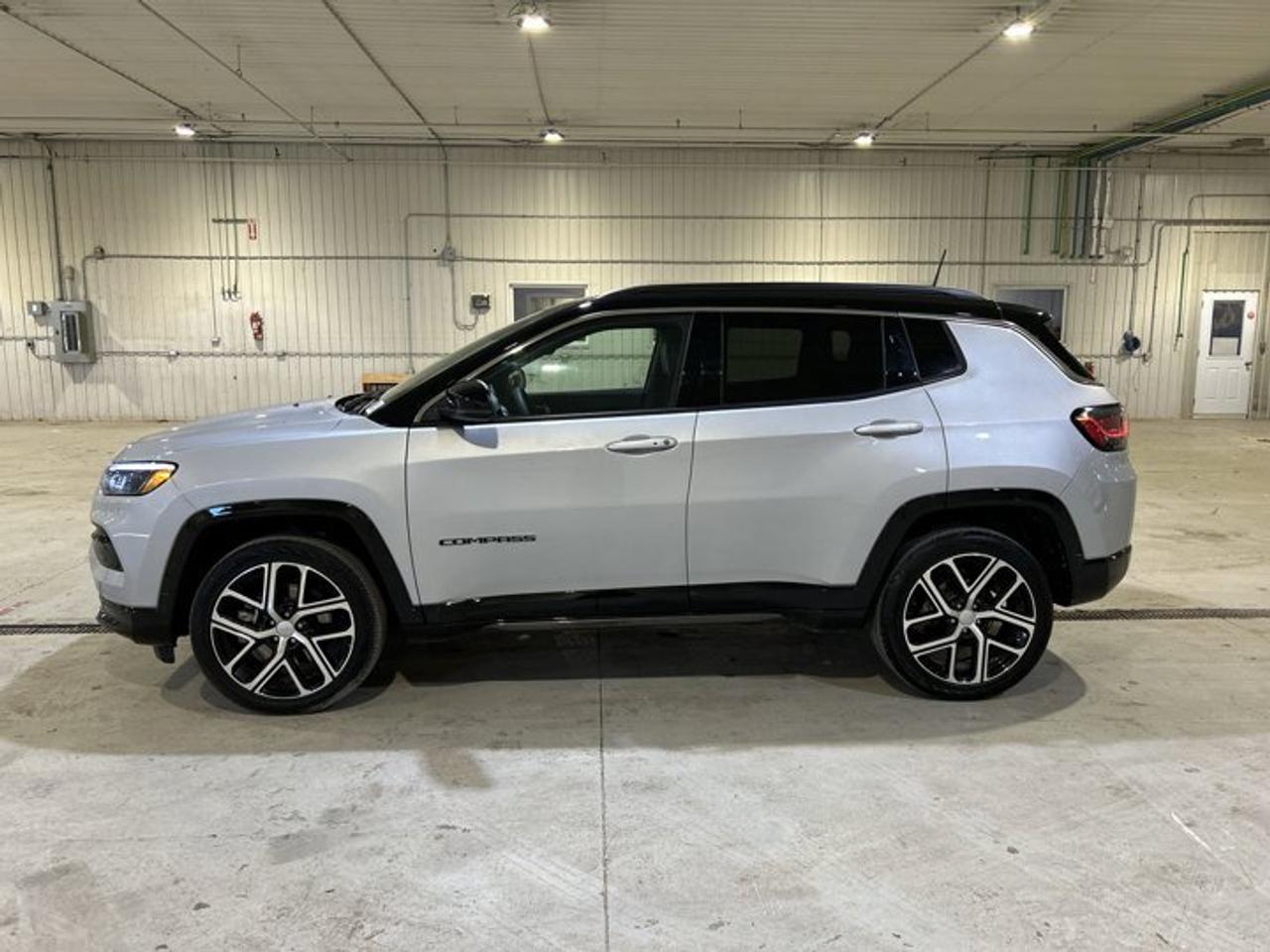 2024 Jeep Compass Limited 4x4 | Leather Seats Photo