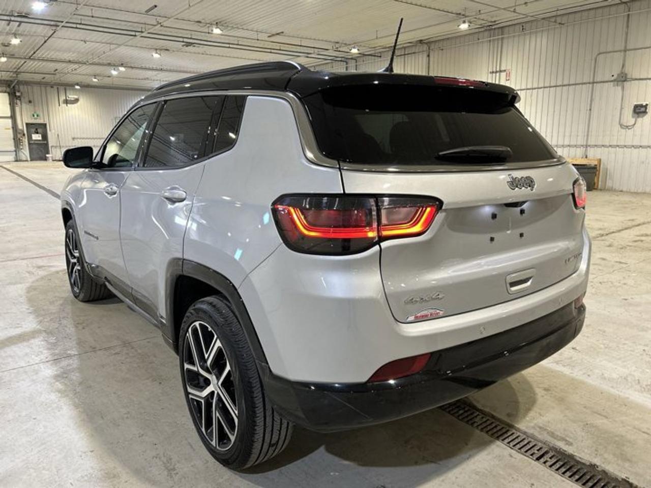 2024 Jeep Compass Limited 4x4 | Leather Seats Photo