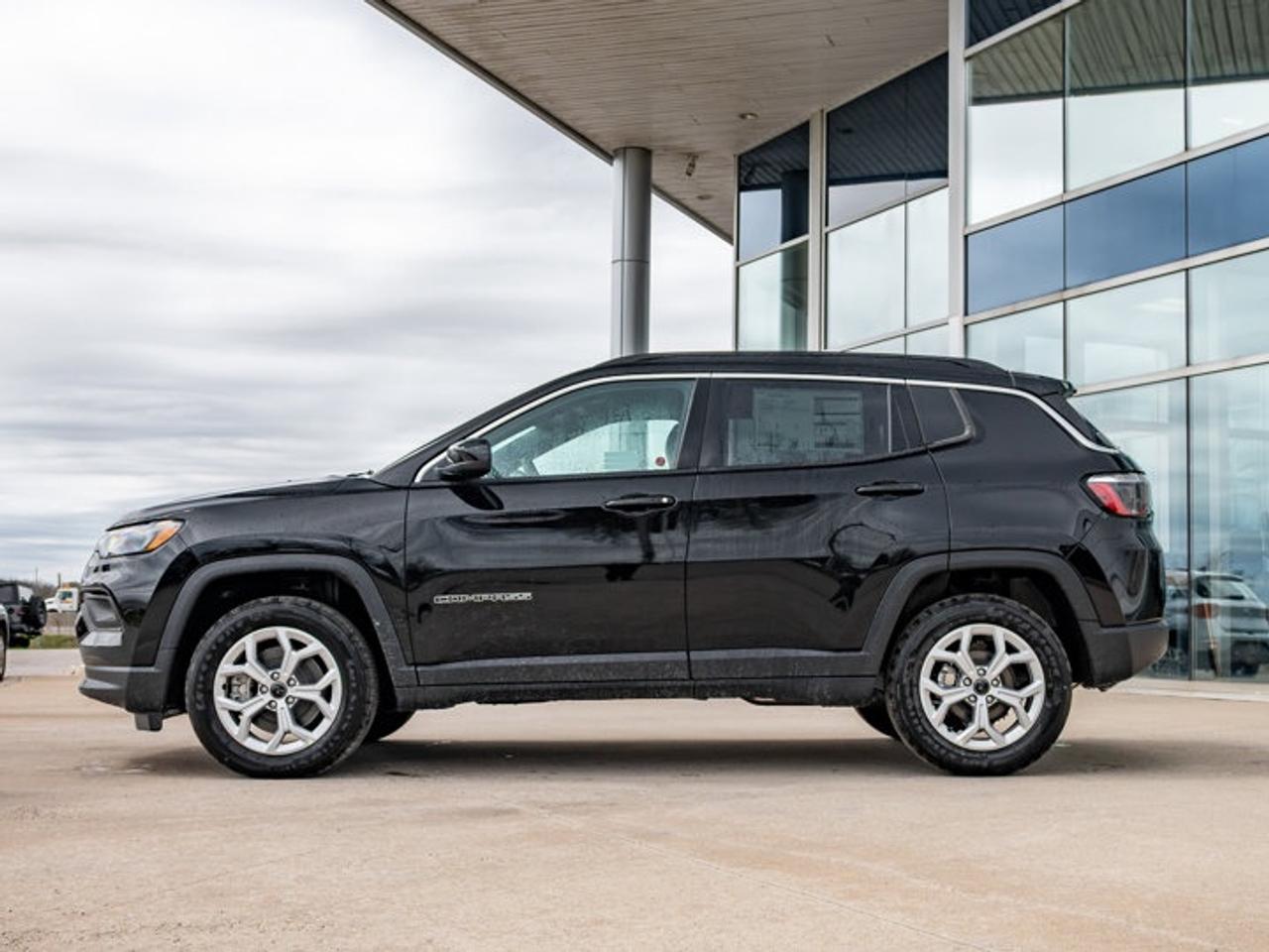 2025 Jeep Compass NORTH Photo3
