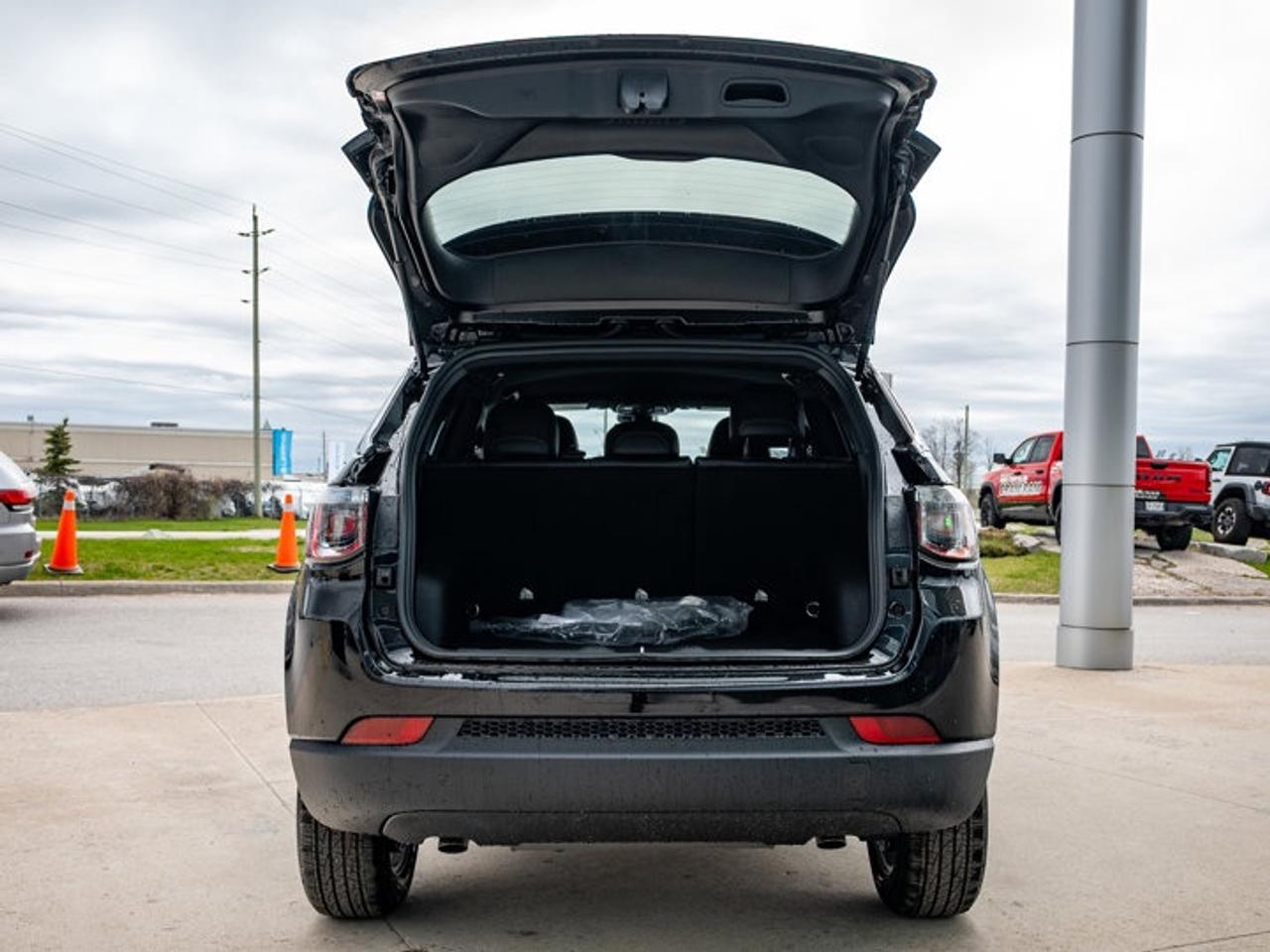2025 Jeep Compass NORTH Photo