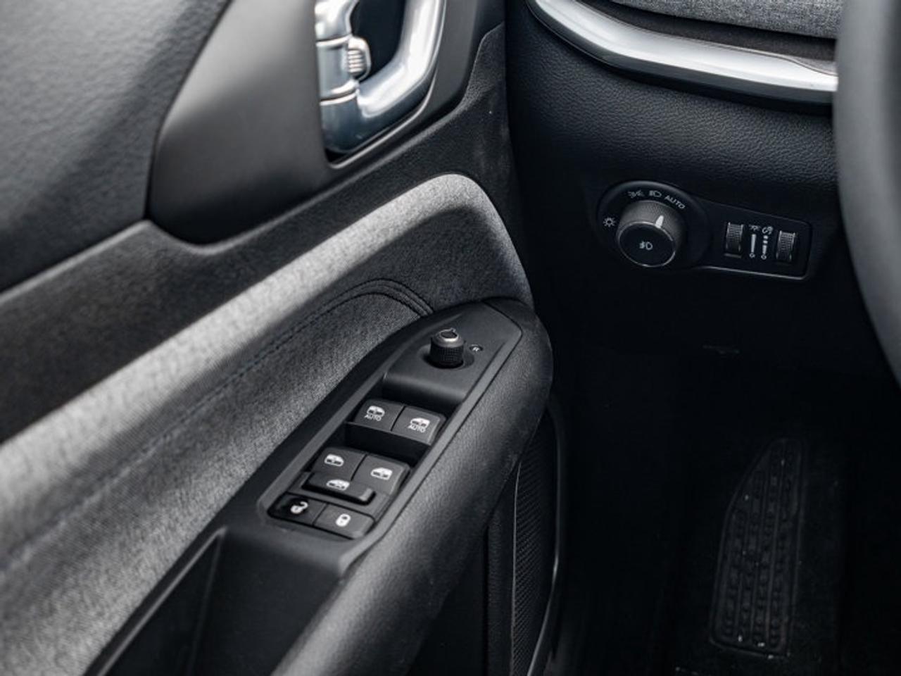 2025 Jeep Compass NORTH Photo