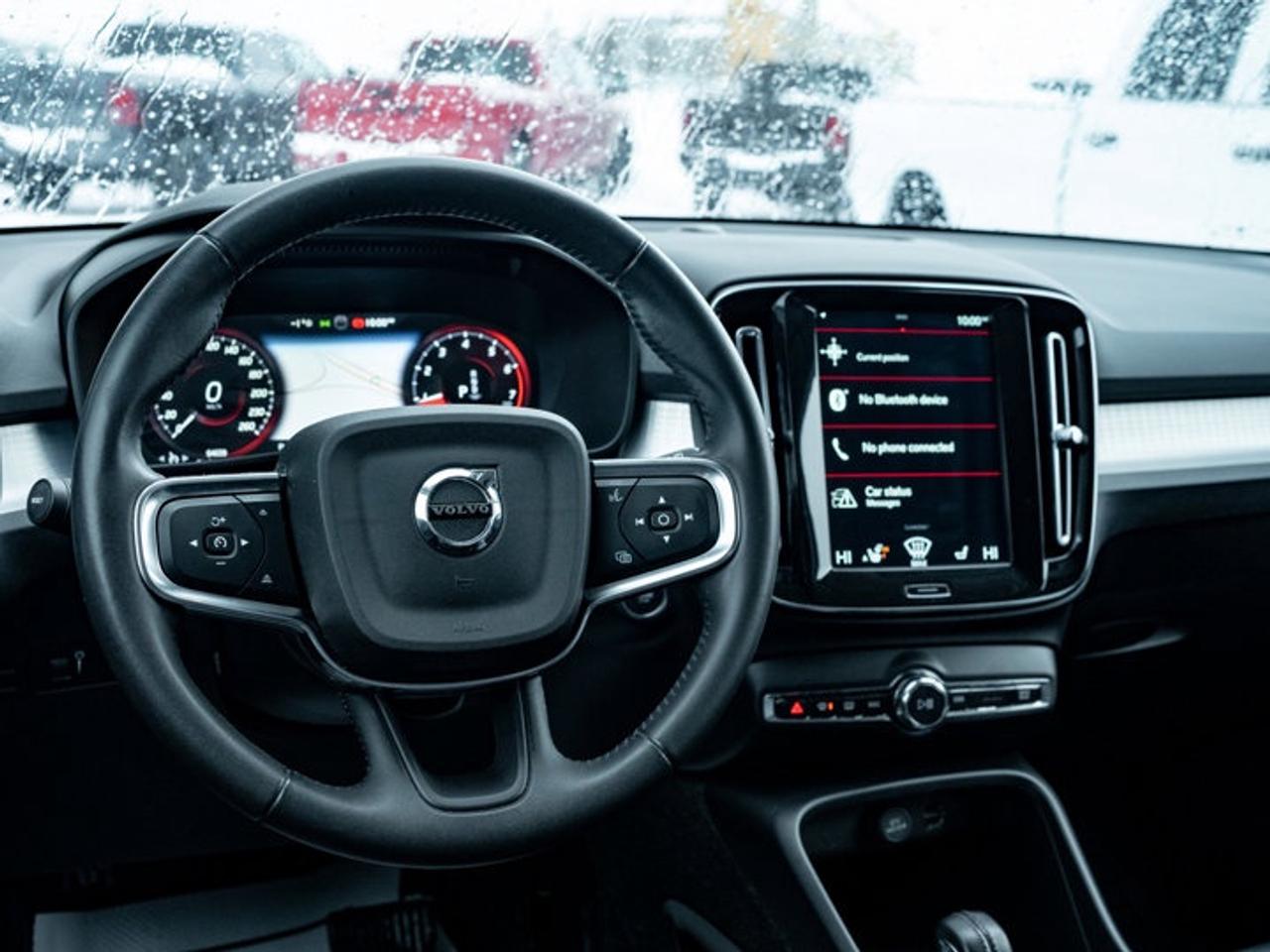 2021 Volvo XC40 Momentum Photo