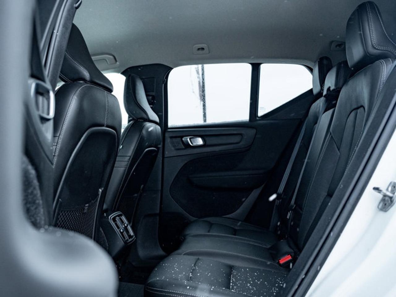 2021 Volvo XC40 Momentum Photo