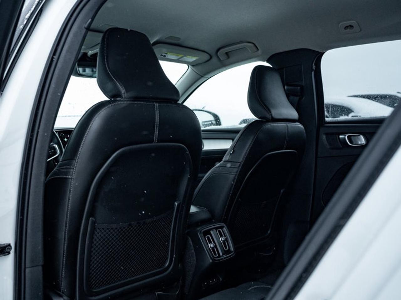 2021 Volvo XC40 Momentum Photo