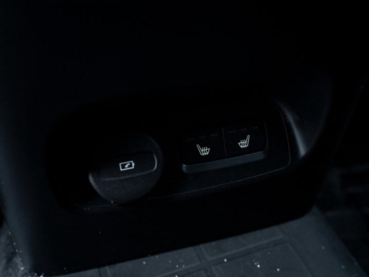 2021 Volvo XC40 Momentum Photo