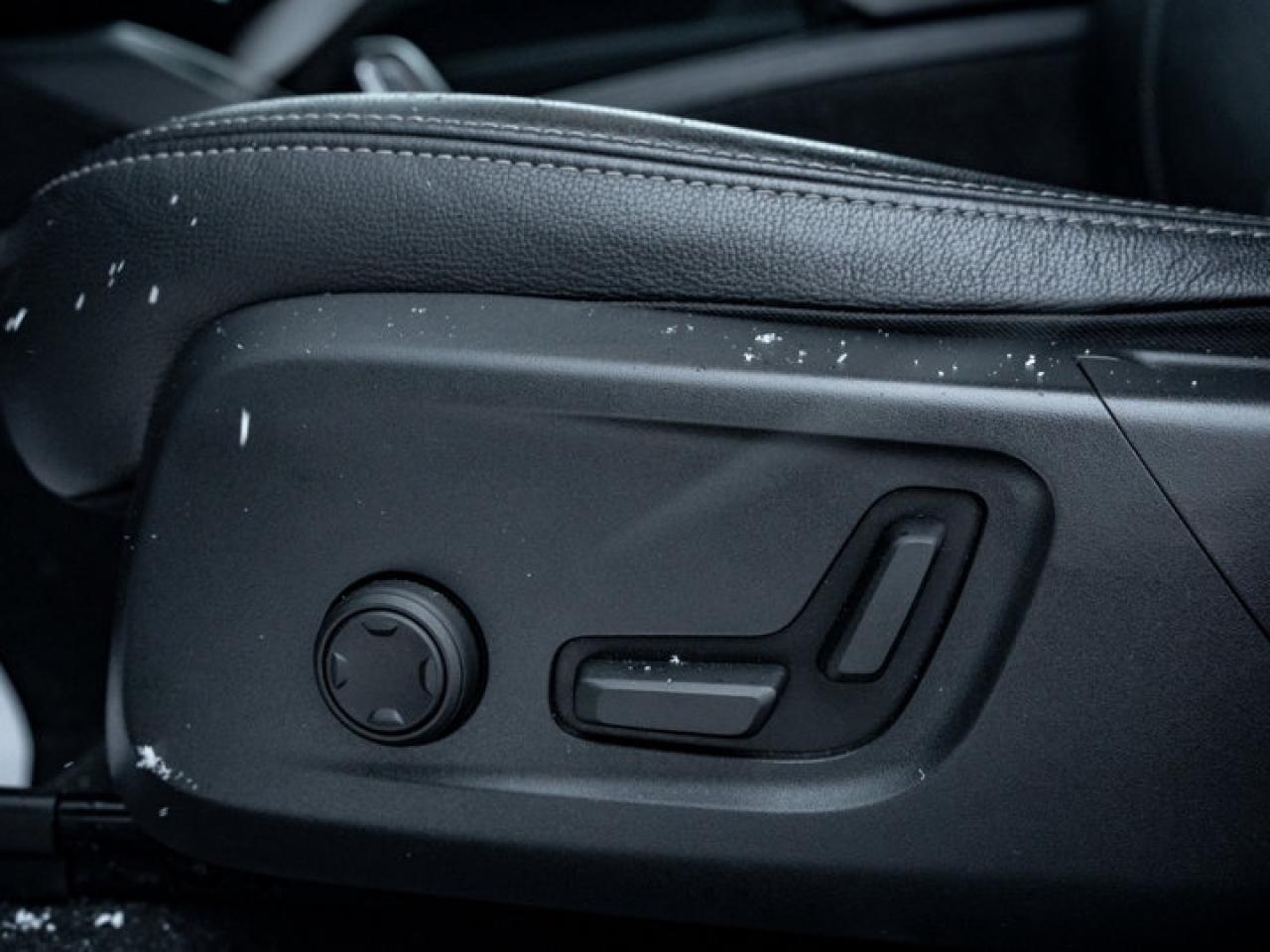 2021 Volvo XC40 Momentum Photo