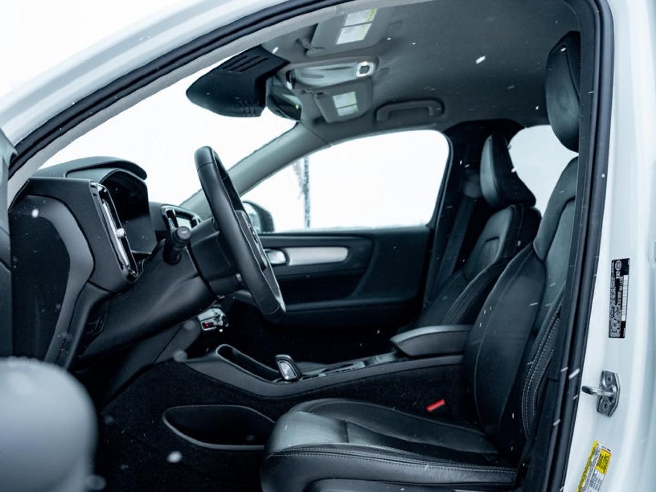 2021 Volvo XC40 Momentum Photo