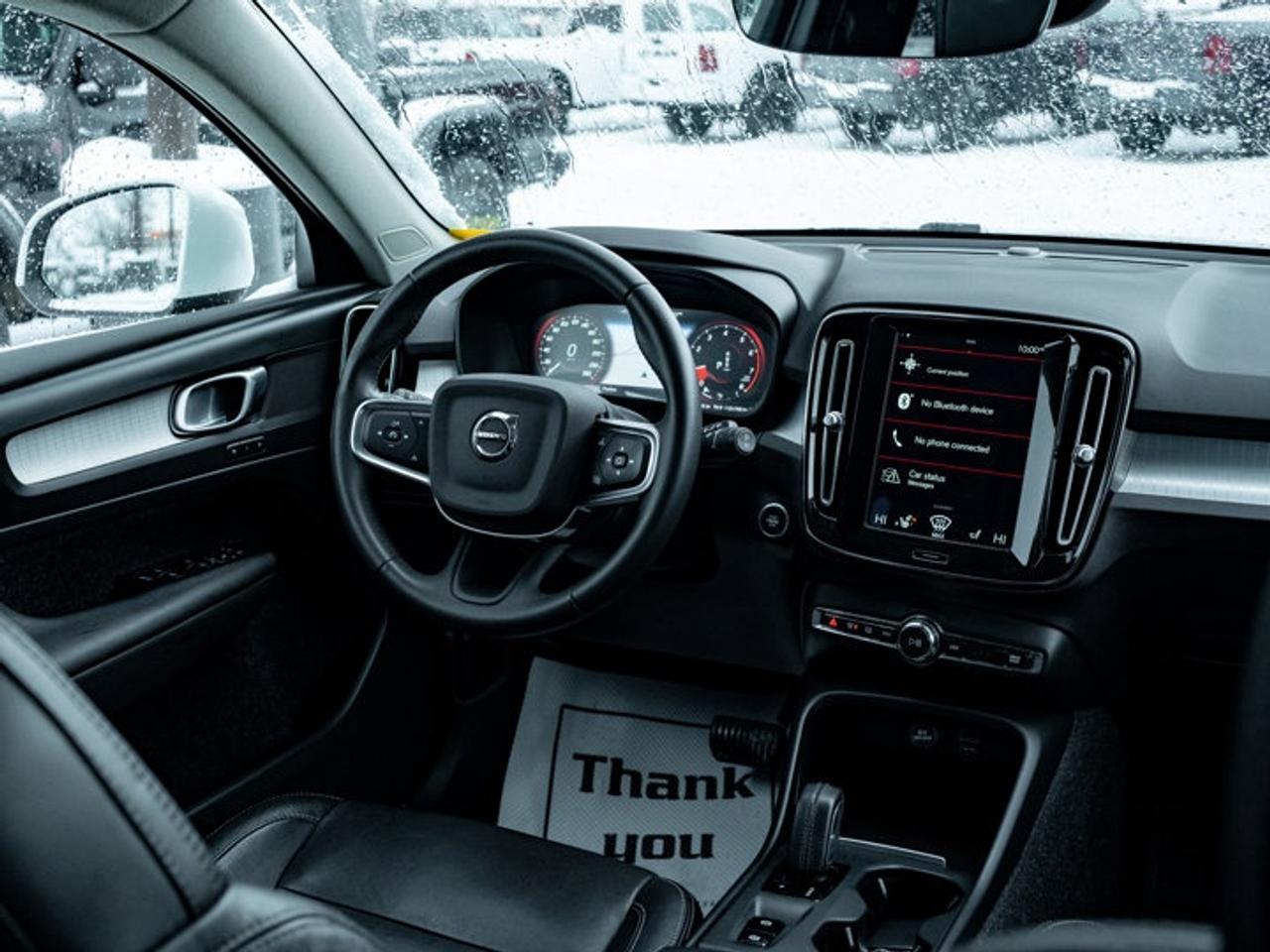 2021 Volvo XC40 Momentum Photo