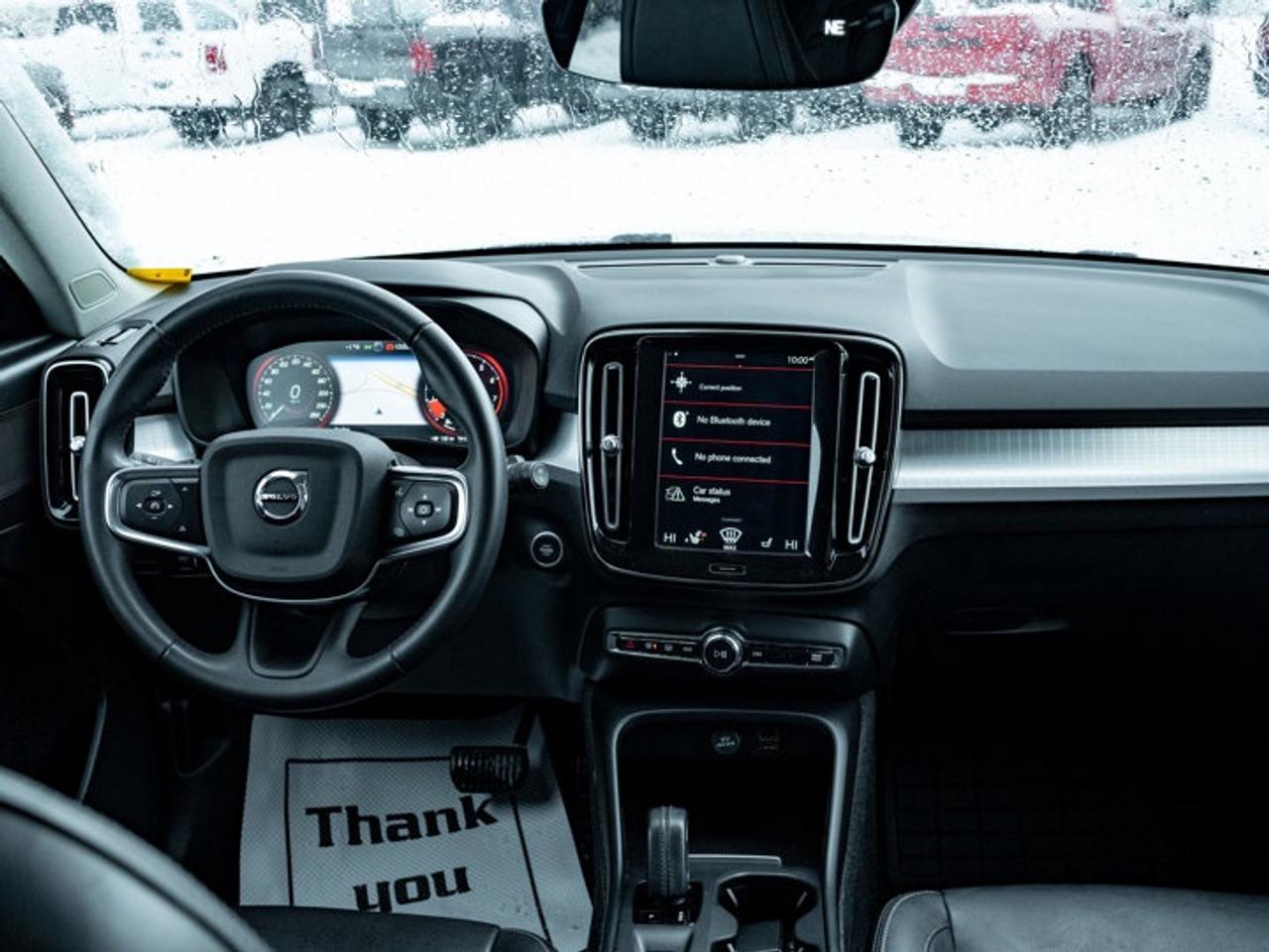 2021 Volvo XC40 Momentum Photo