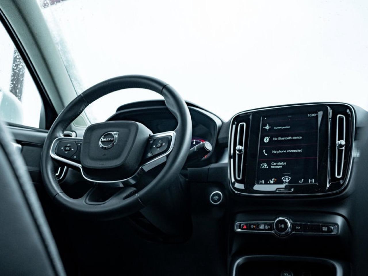 2021 Volvo XC40 Momentum Photo