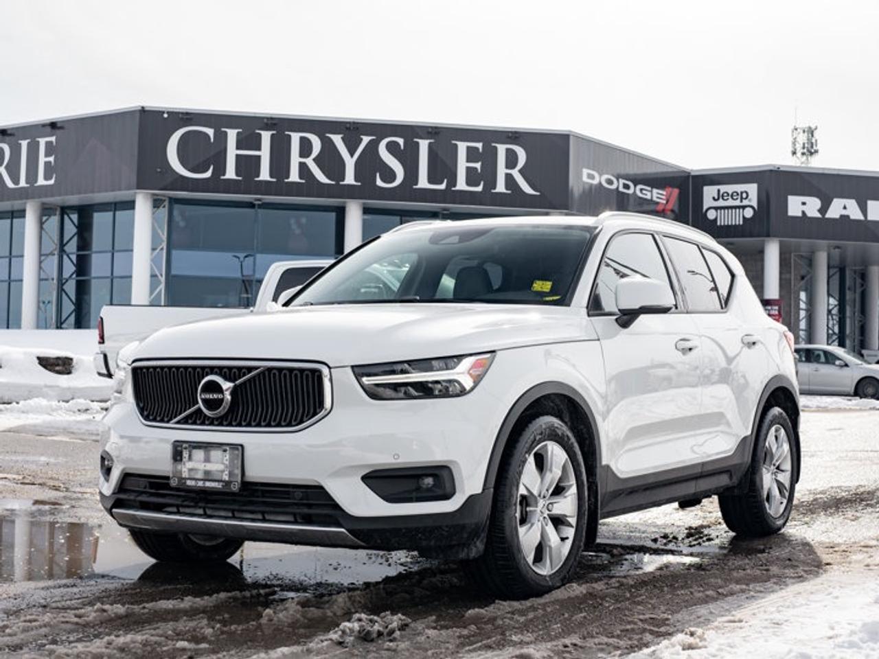 2021 Volvo XC40 Momentum Photo