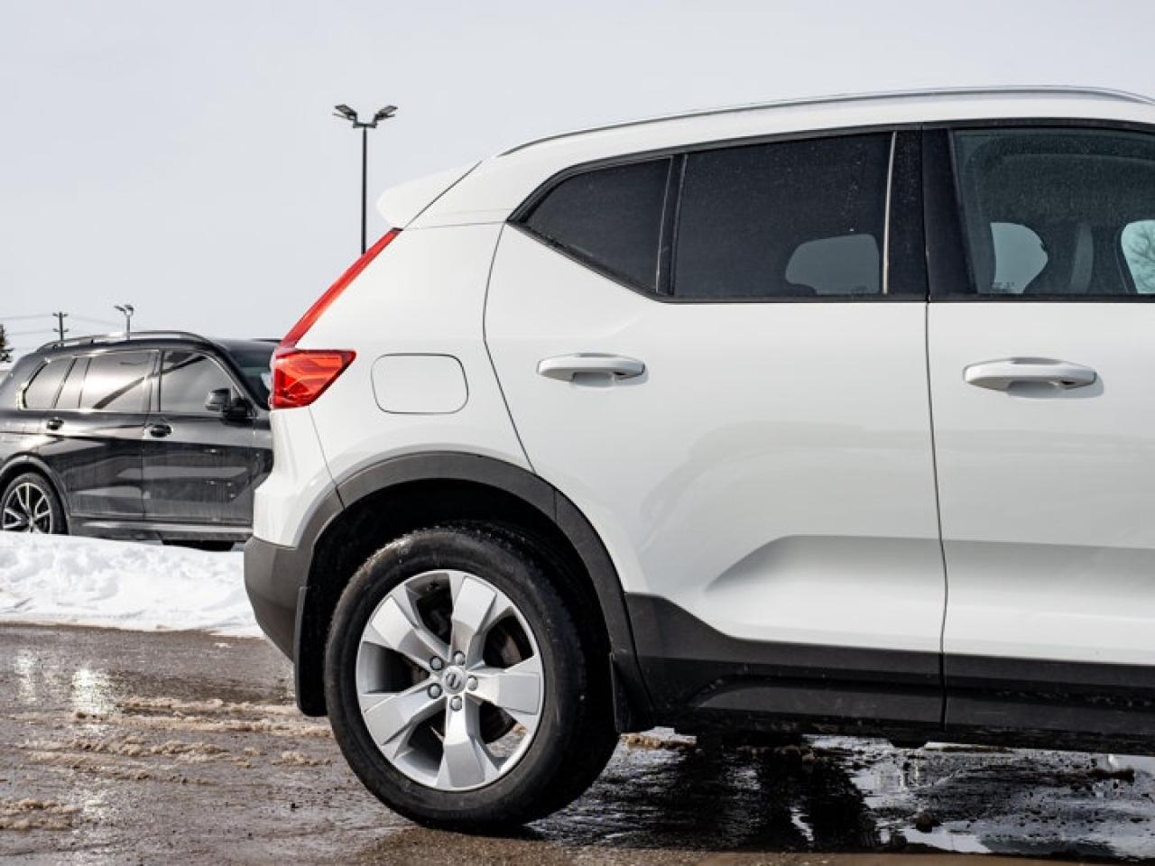 2021 Volvo XC40 Momentum Photo