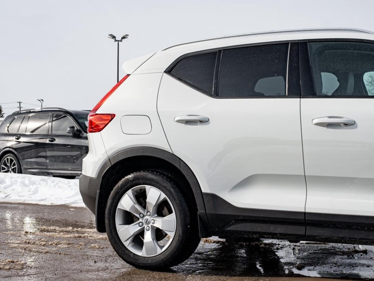 2021 Volvo XC40 Momentum Photo