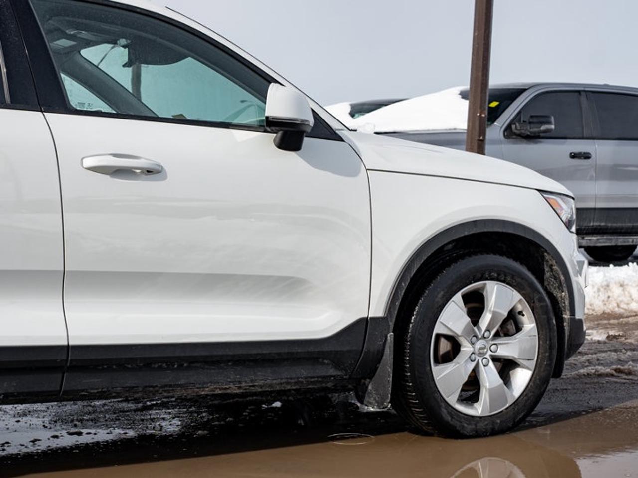 2021 Volvo XC40 Momentum Photo