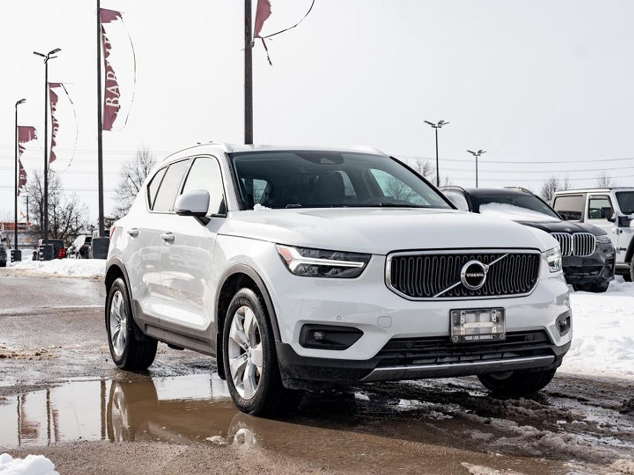 2021 Volvo XC40 Momentum Photo