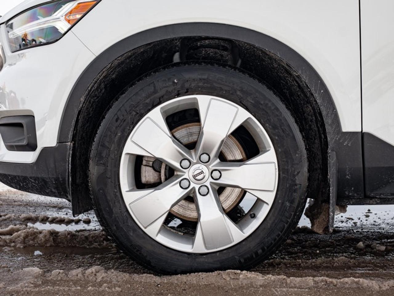 2021 Volvo XC40 Momentum Photo