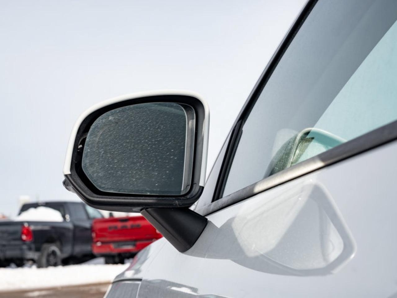 2021 Volvo XC40 Momentum Photo