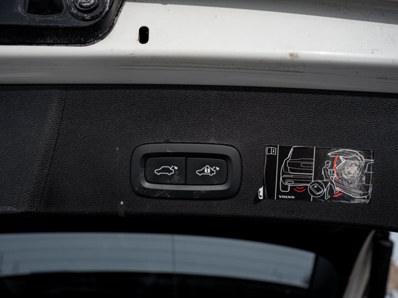 2021 Volvo XC40 Momentum Photo