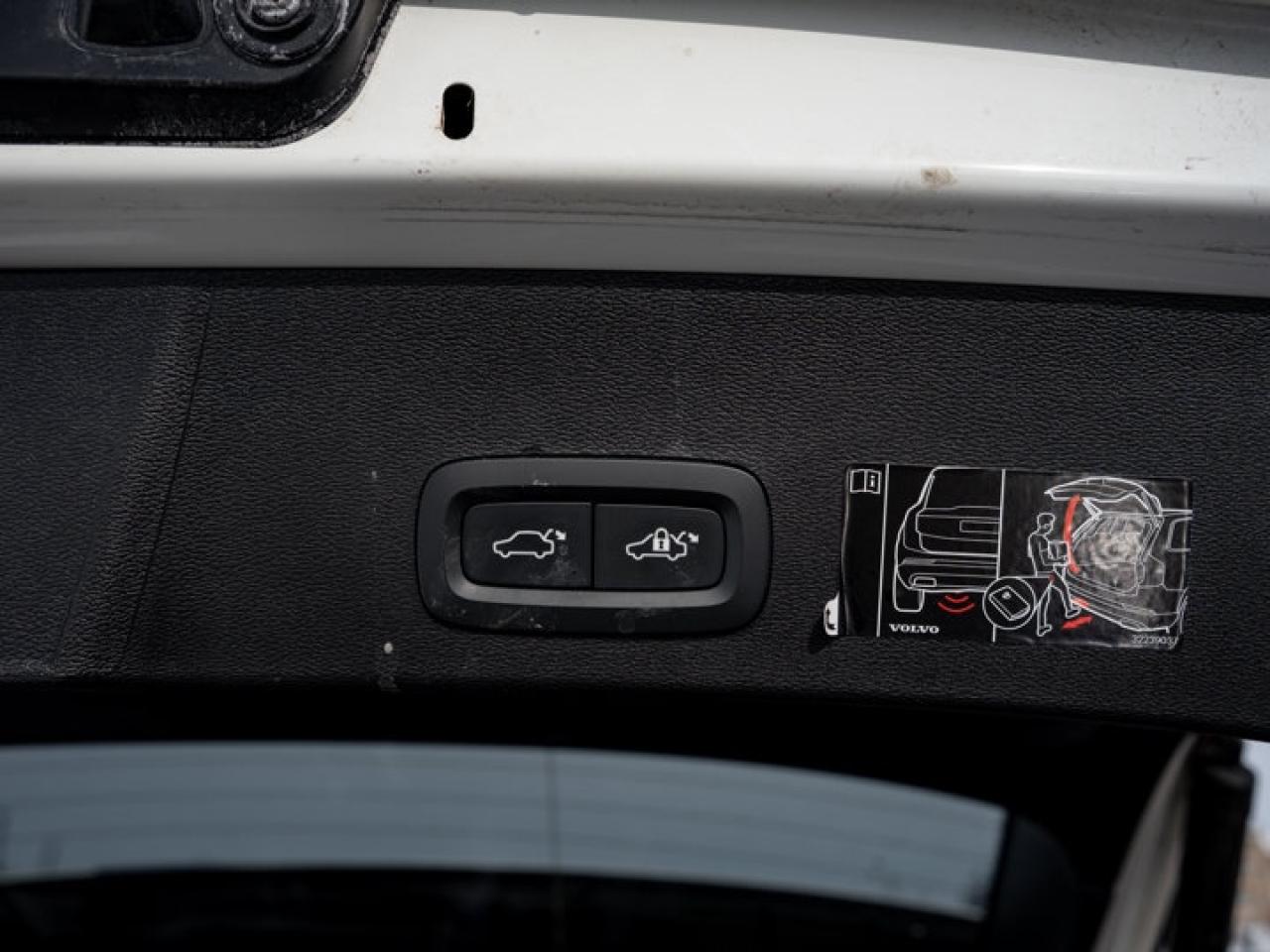 2021 Volvo XC40 Momentum Photo