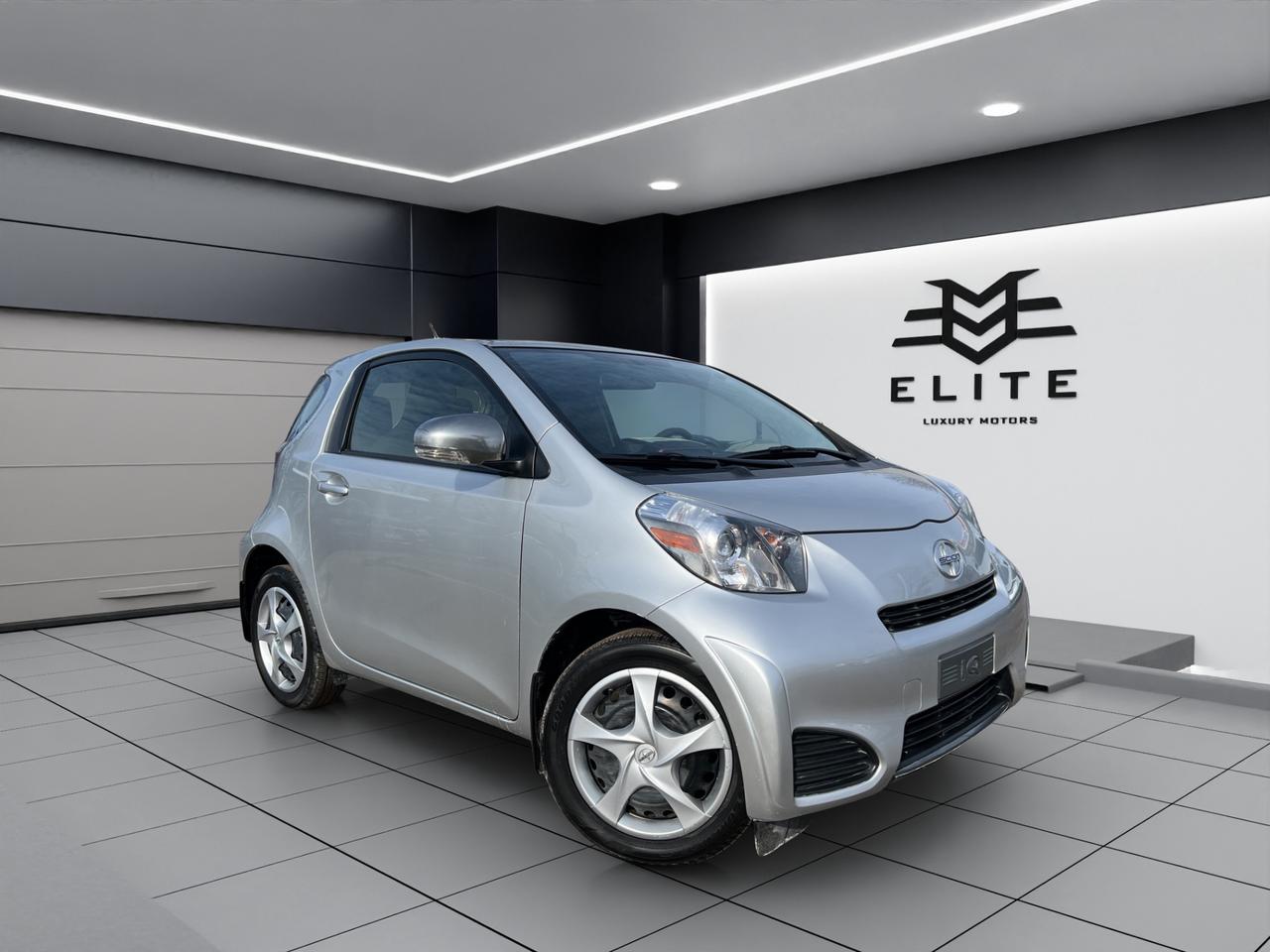 2015 Scion iQ HB - 3,000KMS ONLY - LOW LOW KMS !!! Photo
