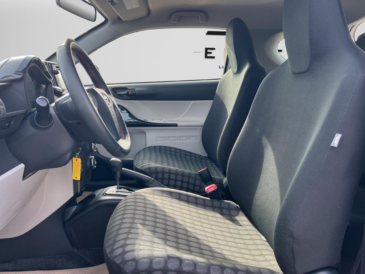 2015 Scion iQ HB - 3,000KMS ONLY - LOW LOW KMS !!! Photo