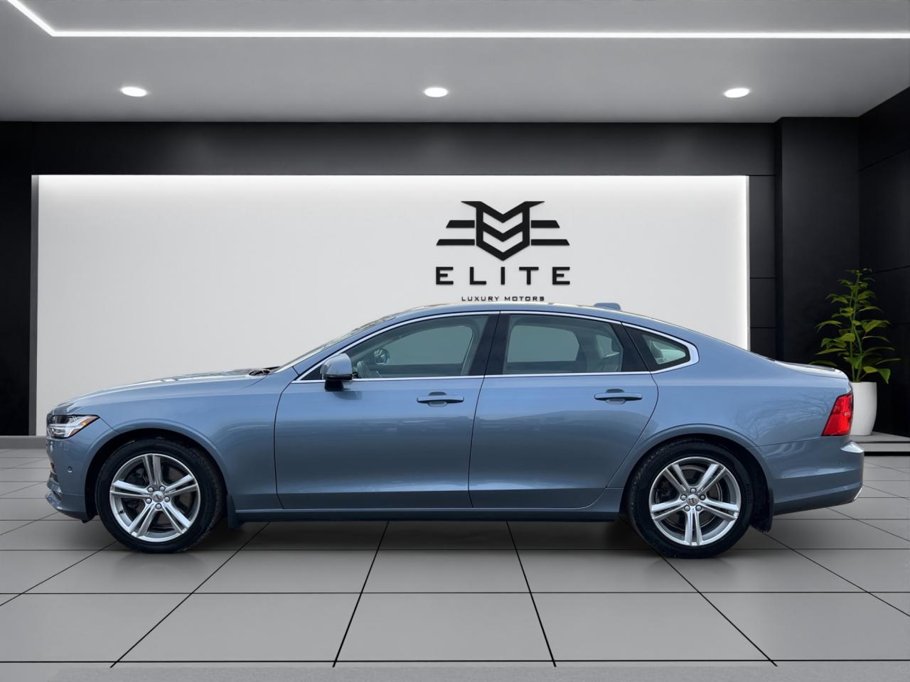 2017 Volvo S90 T6 Momentum Pkg - Navigation - Leather - Sunroof !!! Photo