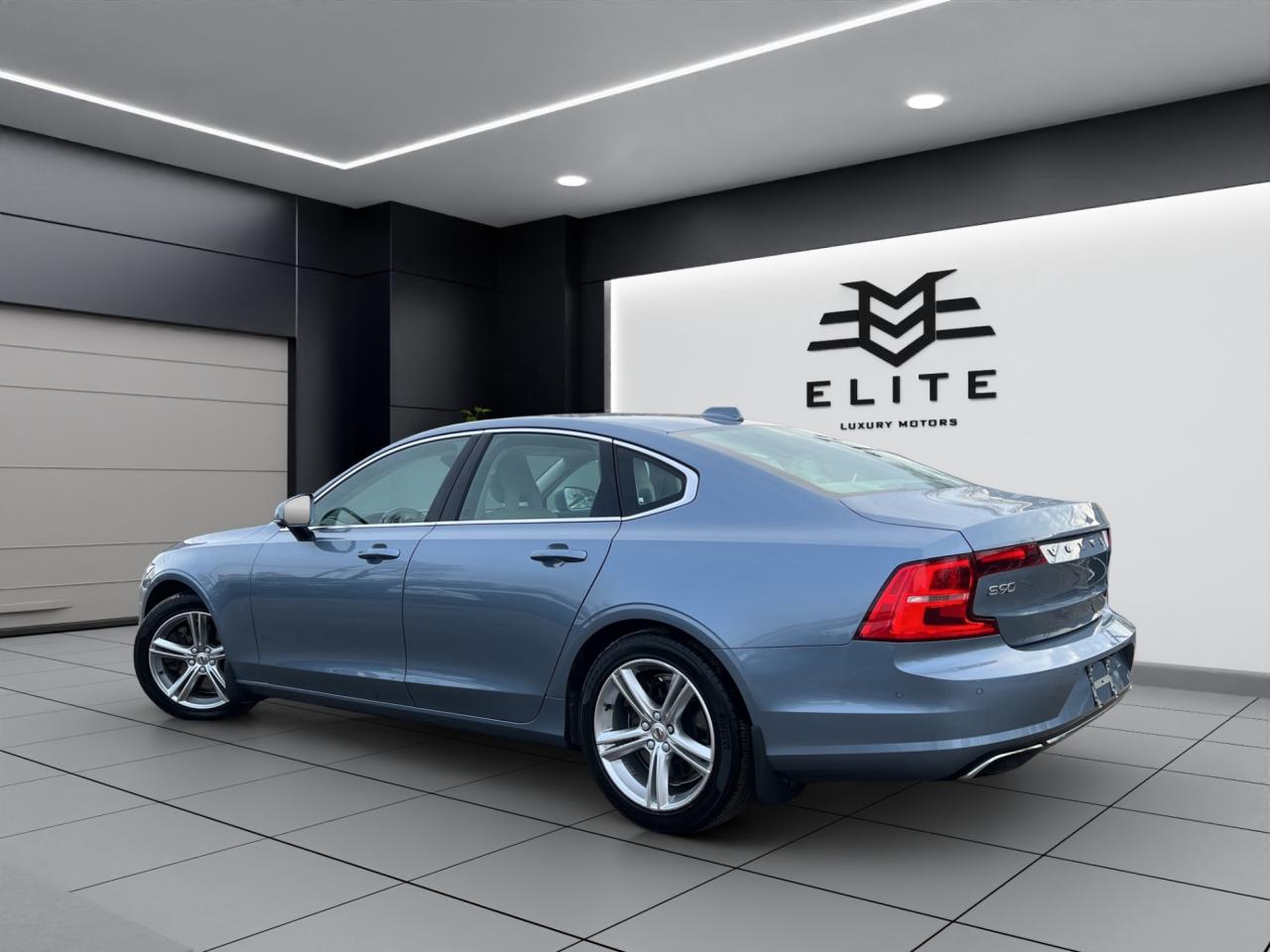 2017 Volvo S90 T6 Momentum Pkg - Navigation - Leather - Sunroof !!! Photo4