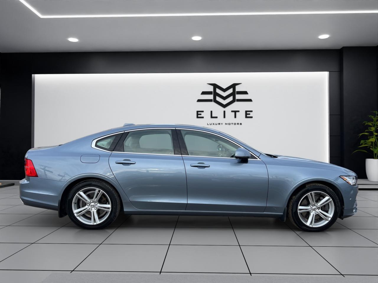 2017 Volvo S90 T6 Momentum Pkg - Navigation - Leather - Sunroof !!! Photo