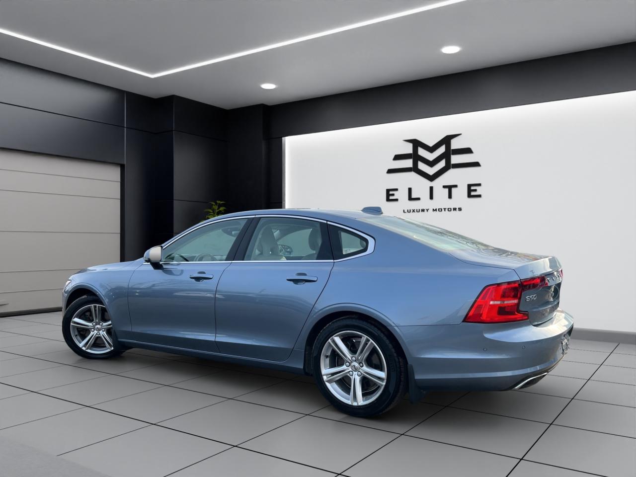 2017 Volvo S90 T6 Momentum Pkg - Navigation - Leather - Sunroof !!! Photo