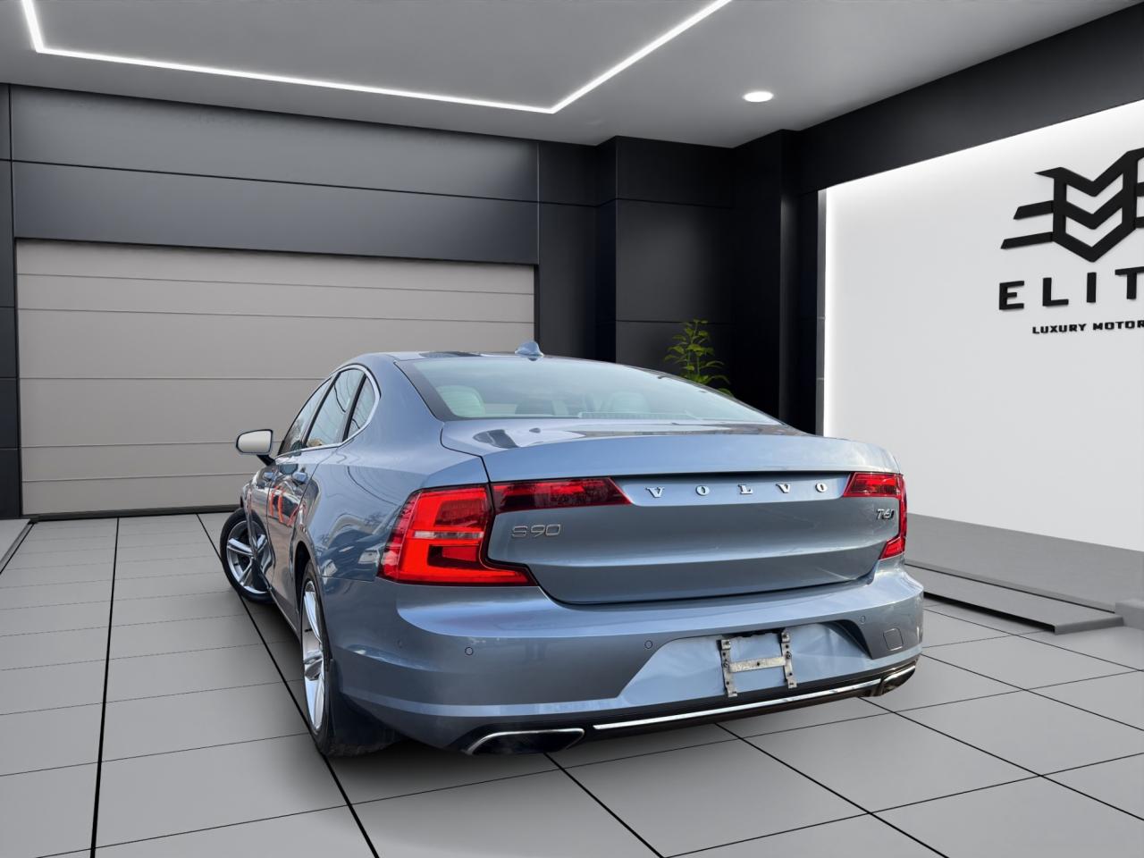 2017 Volvo S90 T6 Momentum Pkg - Navigation - Leather - Sunroof !!! Photo