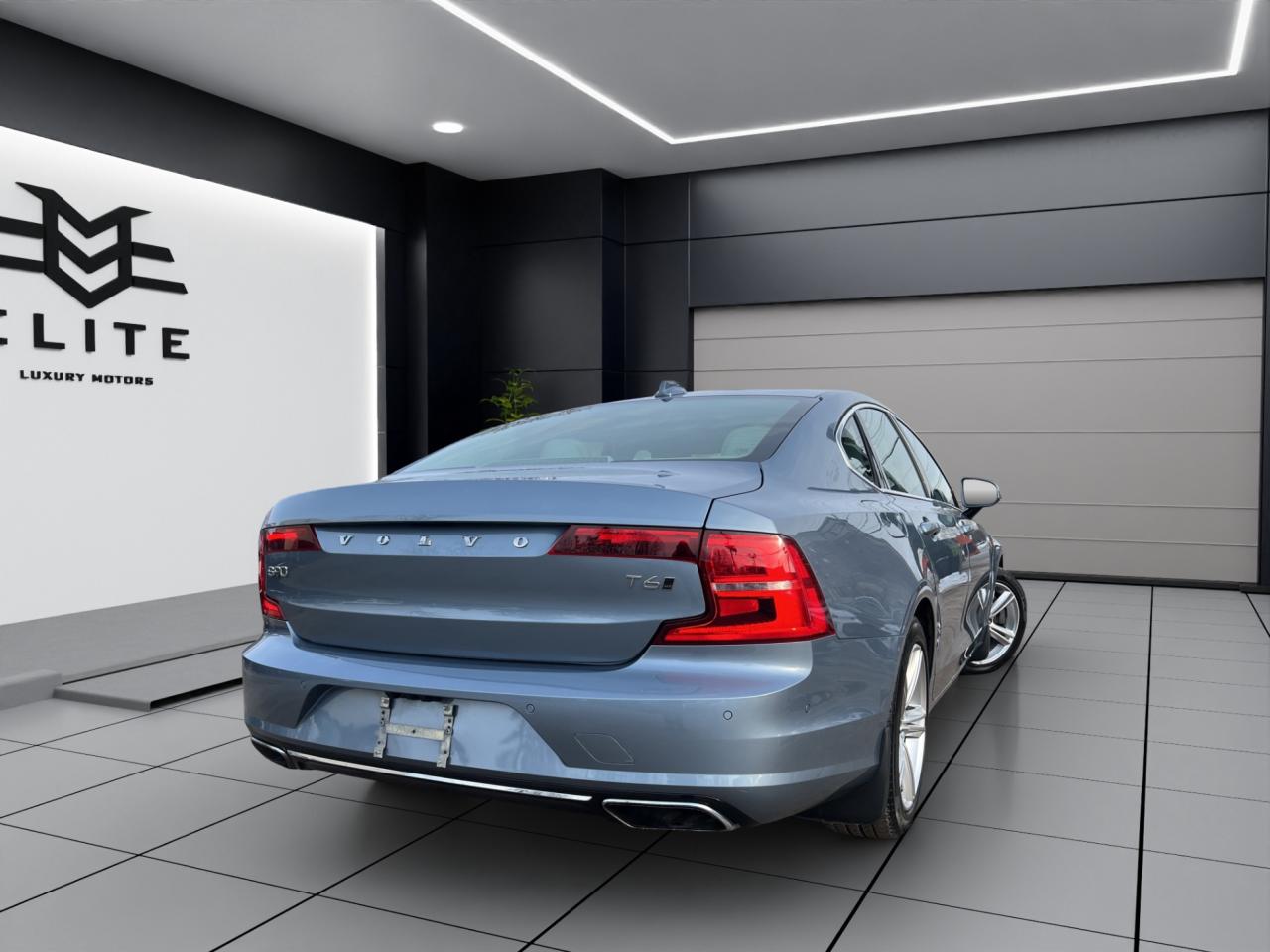 2017 Volvo S90 T6 Momentum Pkg - Navigation - Leather - Sunroof !!! Photo