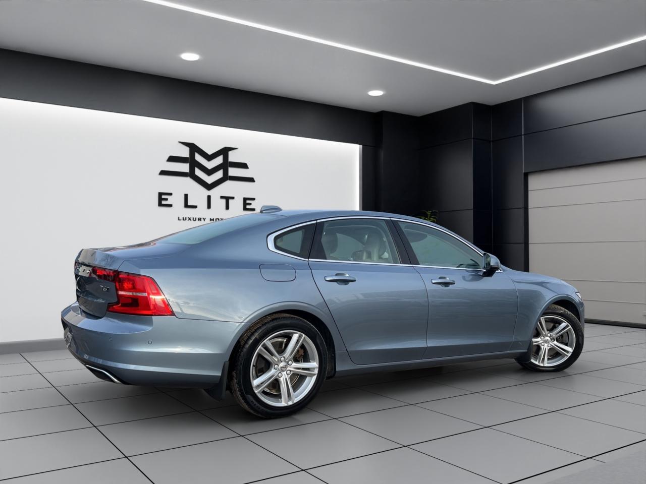 2017 Volvo S90 T6 Momentum Pkg - Navigation - Leather - Sunroof !!! Photo