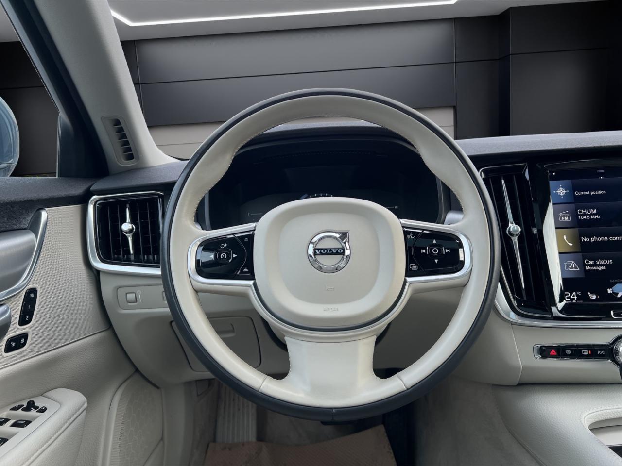 2017 Volvo S90 T6 Momentum Pkg - Navigation - Leather - Sunroof !!! Photo