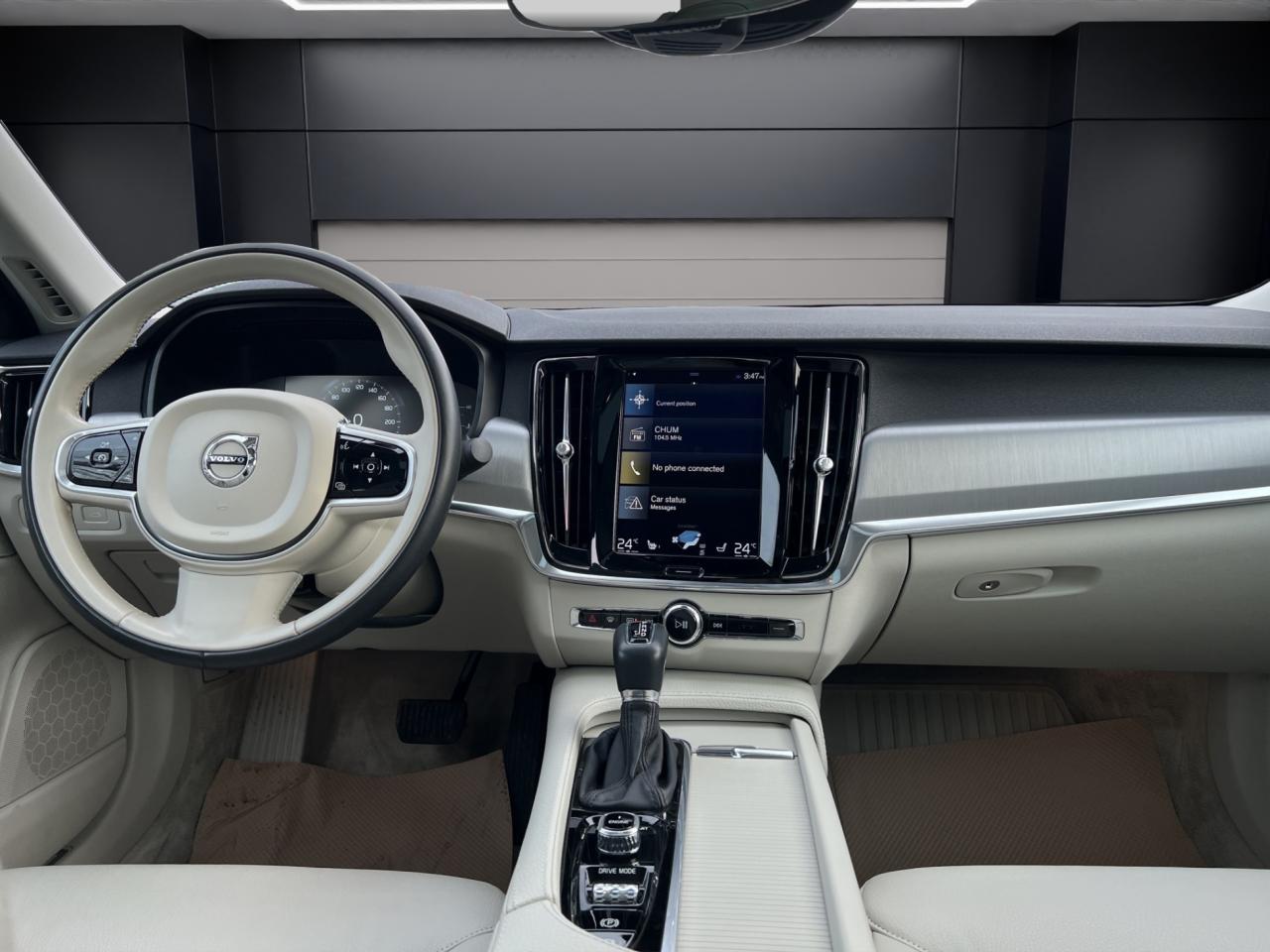 2017 Volvo S90 T6 Momentum Pkg - Navigation - Leather - Sunroof !!! Photo