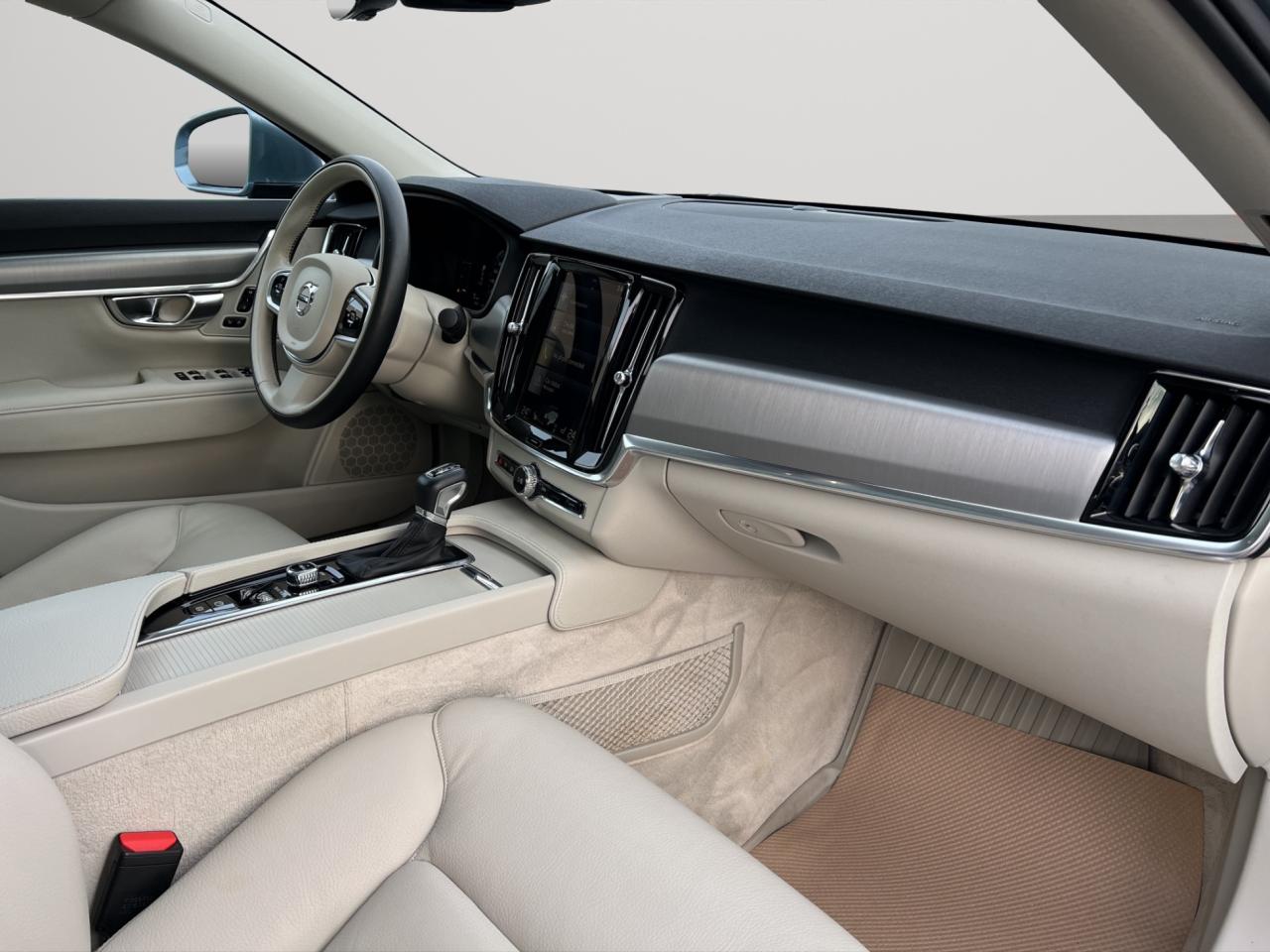 2017 Volvo S90 T6 Momentum Pkg - Navigation - Leather - Sunroof !!! Photo