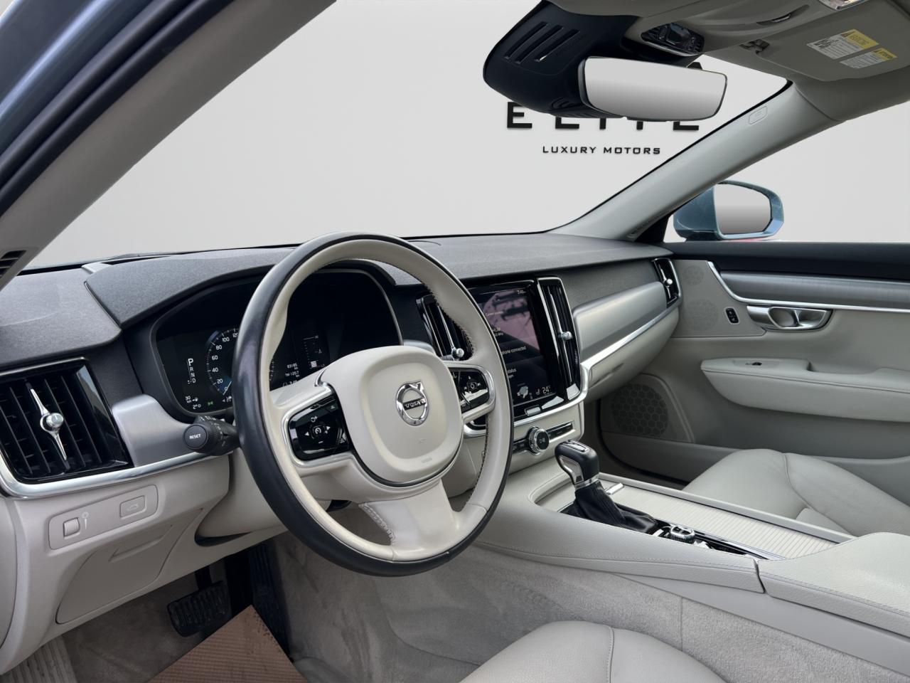 2017 Volvo S90 T6 Momentum Pkg - Navigation - Leather - Sunroof !!! Photo