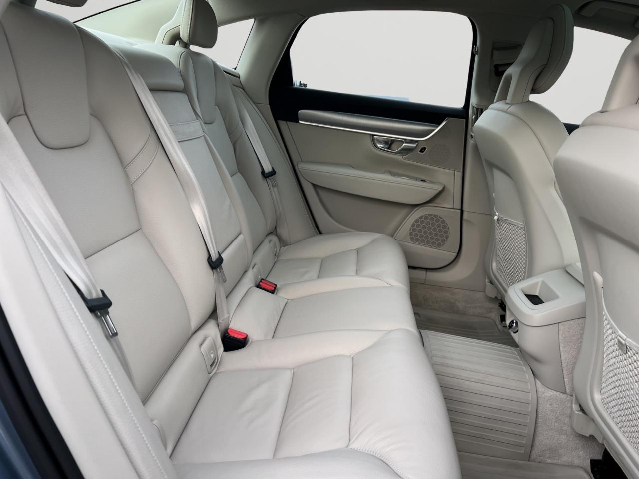 2017 Volvo S90 T6 Momentum Pkg - Navigation - Leather - Sunroof !!! Photo