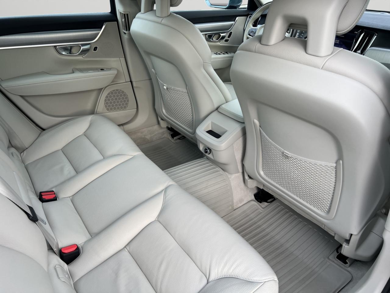 2017 Volvo S90 T6 Momentum Pkg - Navigation - Leather - Sunroof !!! Photo