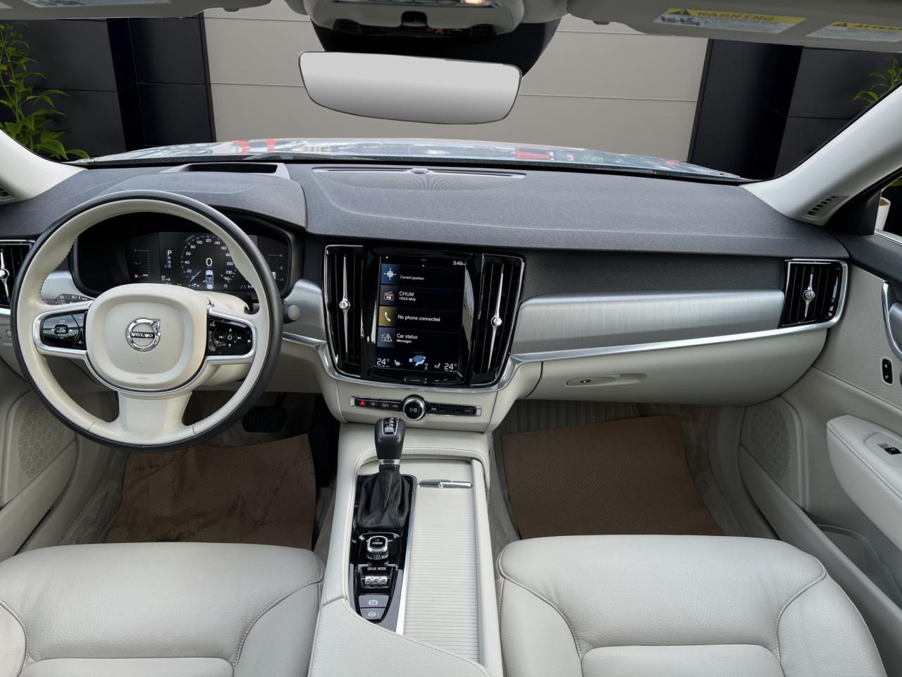 2017 Volvo S90 T6 Momentum Pkg - Navigation - Leather - Sunroof !!! Photo