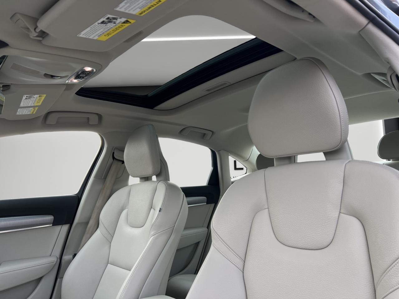 2017 Volvo S90 T6 Momentum Pkg - Navigation - Leather - Sunroof !!! Photo