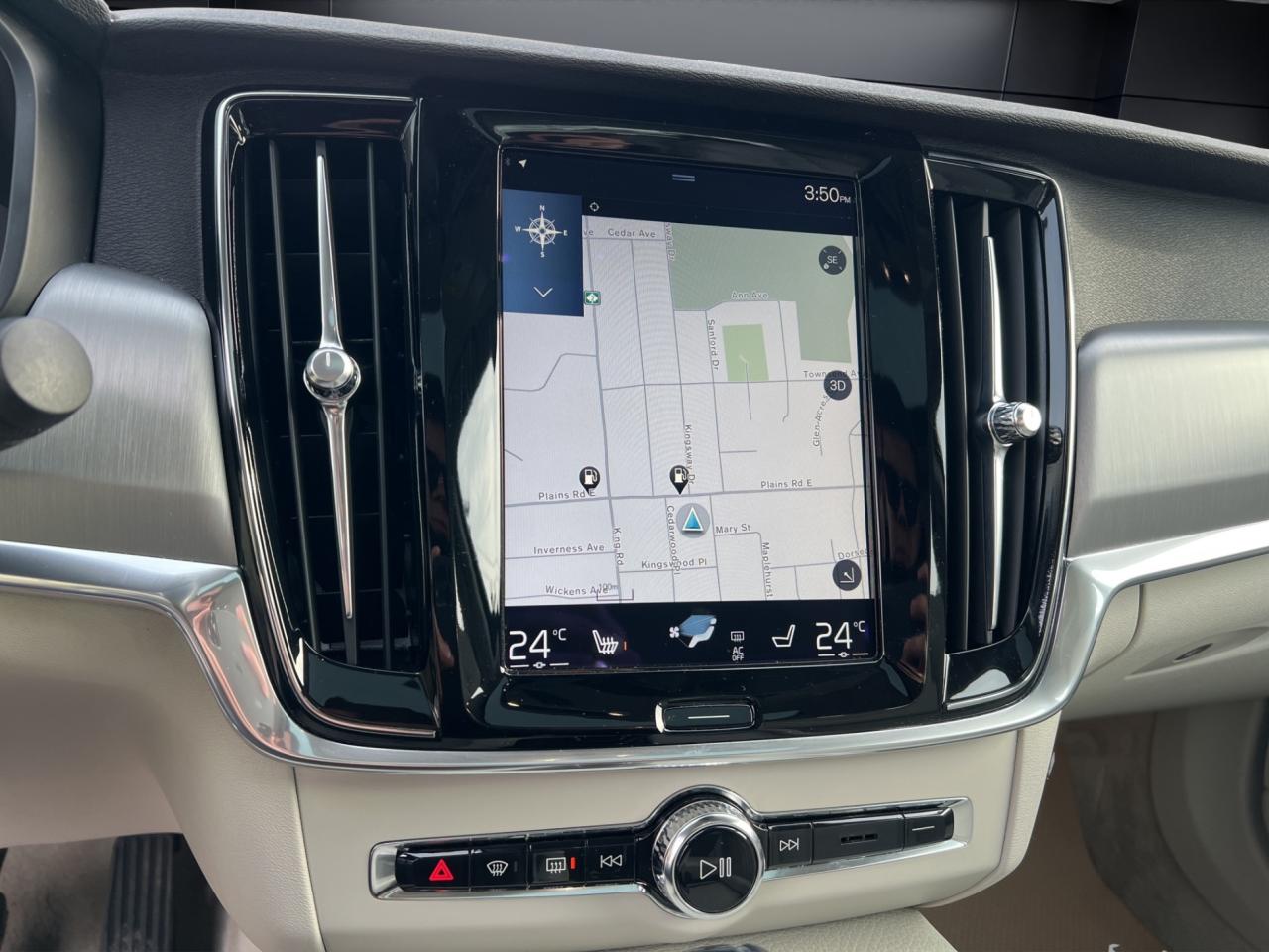 2017 Volvo S90 T6 Momentum Pkg - Navigation - Leather - Sunroof !!! Photo