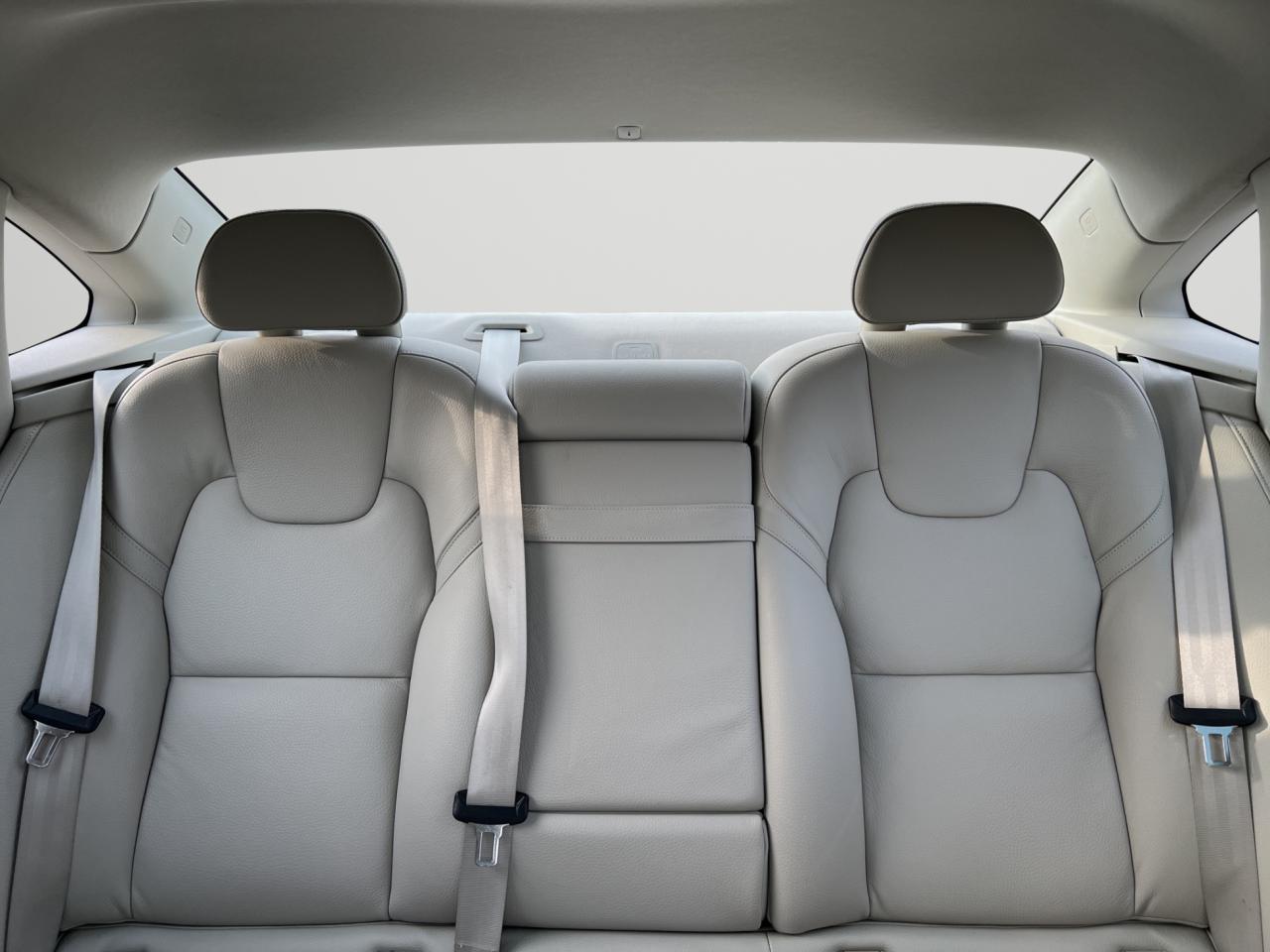 2017 Volvo S90 T6 Momentum Pkg - Navigation - Leather - Sunroof !!! Photo