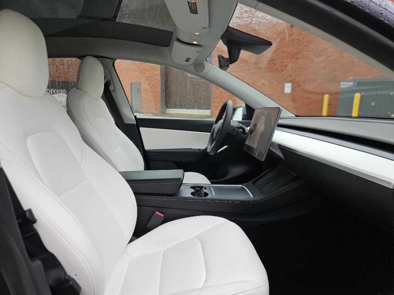 2021 Tesla Model Y 7 PASSENGER-AWD-DUAL MOTOR-LONG RANGE-WHITE INTERIOR Photo