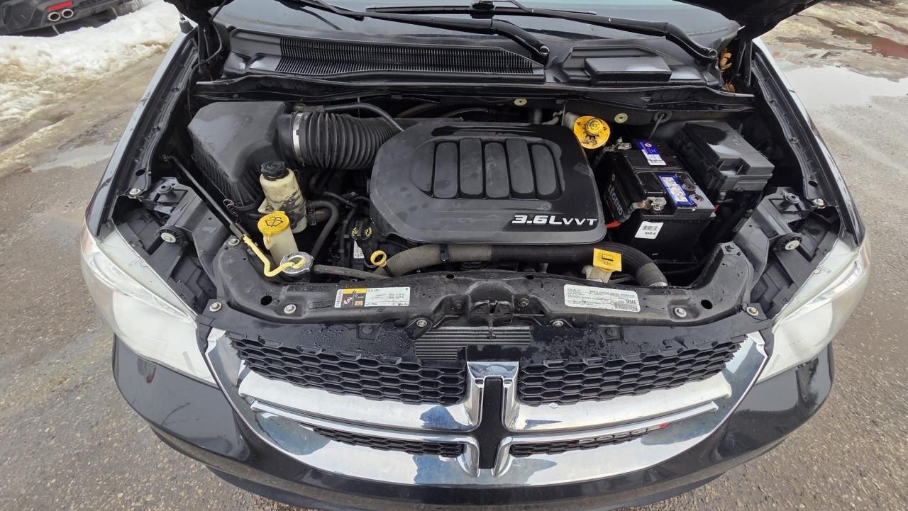 2016 Dodge Grand Caravan CREW PLUS, 7 PASS, LEATHER, LOADED, CERTIFIED Photo