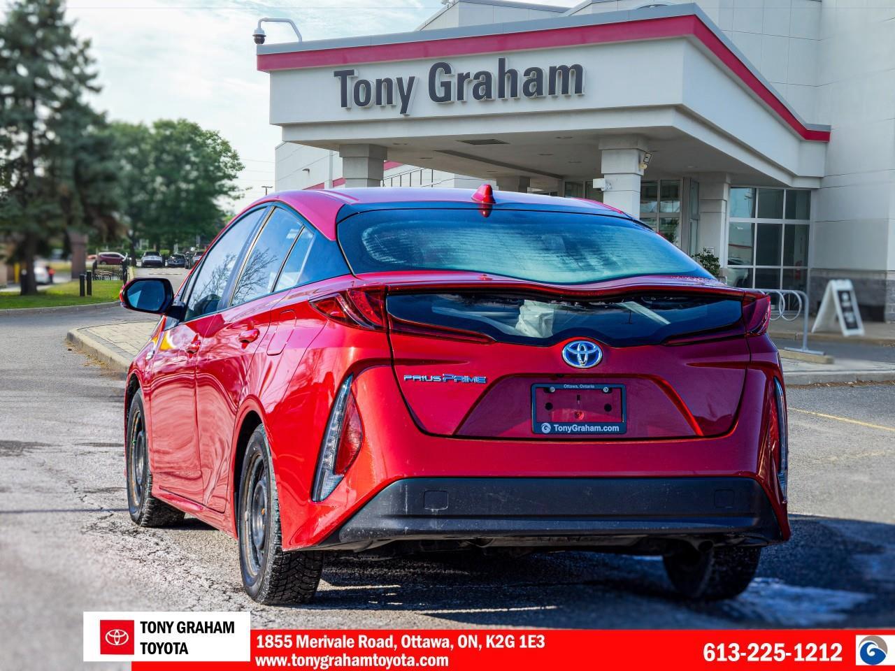 2022 Toyota Prius PRIME Photo3