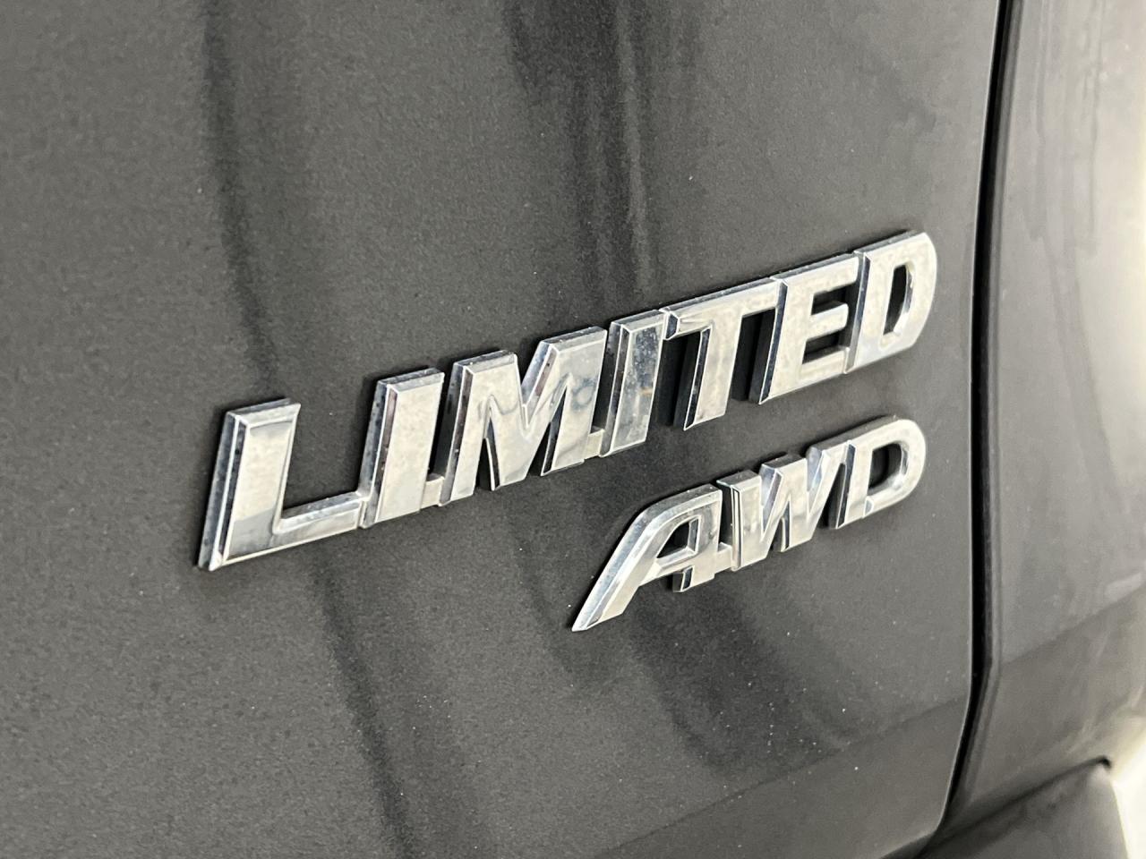 2021 Toyota RAV4 LIMITED AWD | ONLY 33,000KMS! | LEATHER | SUNROOF Photo