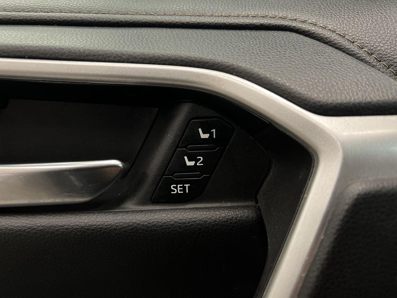 2021 Toyota RAV4 LIMITED AWD | ONLY 33,000KMS! | LEATHER | SUNROOF Photo