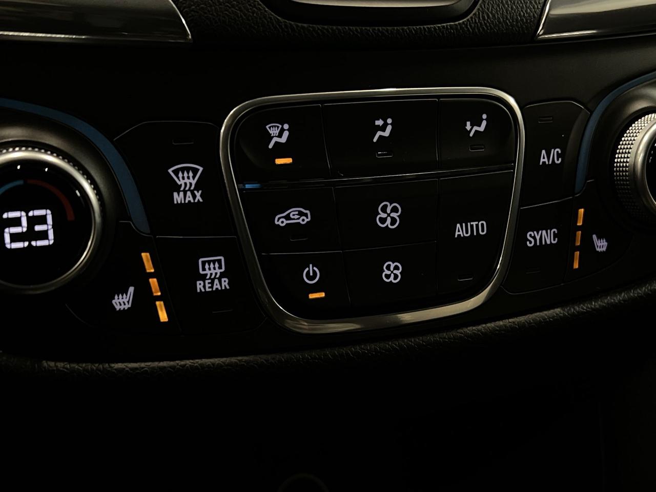 2018 Chevrolet Equinox PREMIER AWD | TURBO DIESEL | HTD LEATHER | CARPLAY Photo